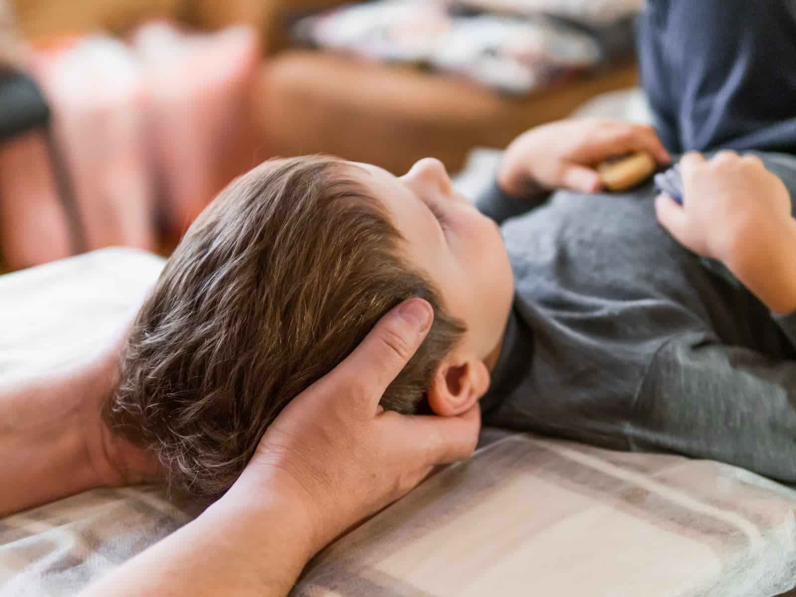 yay-28849892-osteopathy-treatment-for-a-child Yay 28849892 Osteopathy Treatment For A Child