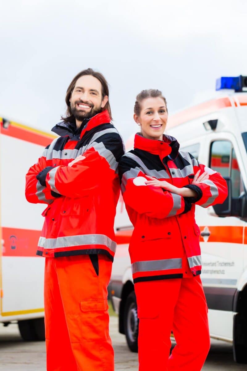 yay-36318180-emergency-doctor-and-paramedic-with-ambulance Yay 36318180 Emergency Doctor And Paramedic With Ambulance