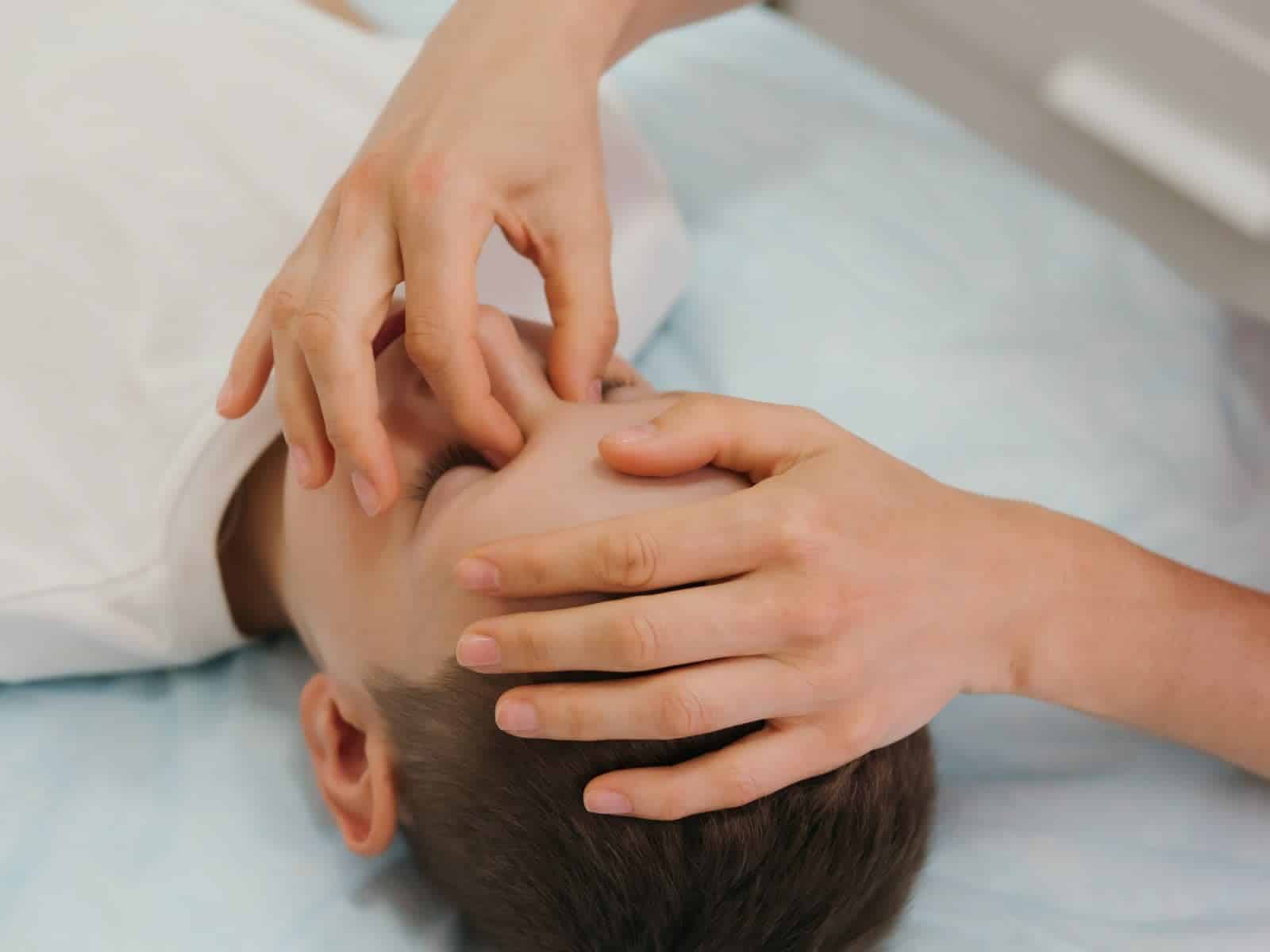 yay-61410078-real-osteopath-does-physiological-skull-therapy-for-child-osteopathy-treatment Yay 61410078 Real Osteopath Does Physiological Skull Therapy For Child Osteopathy Treatment